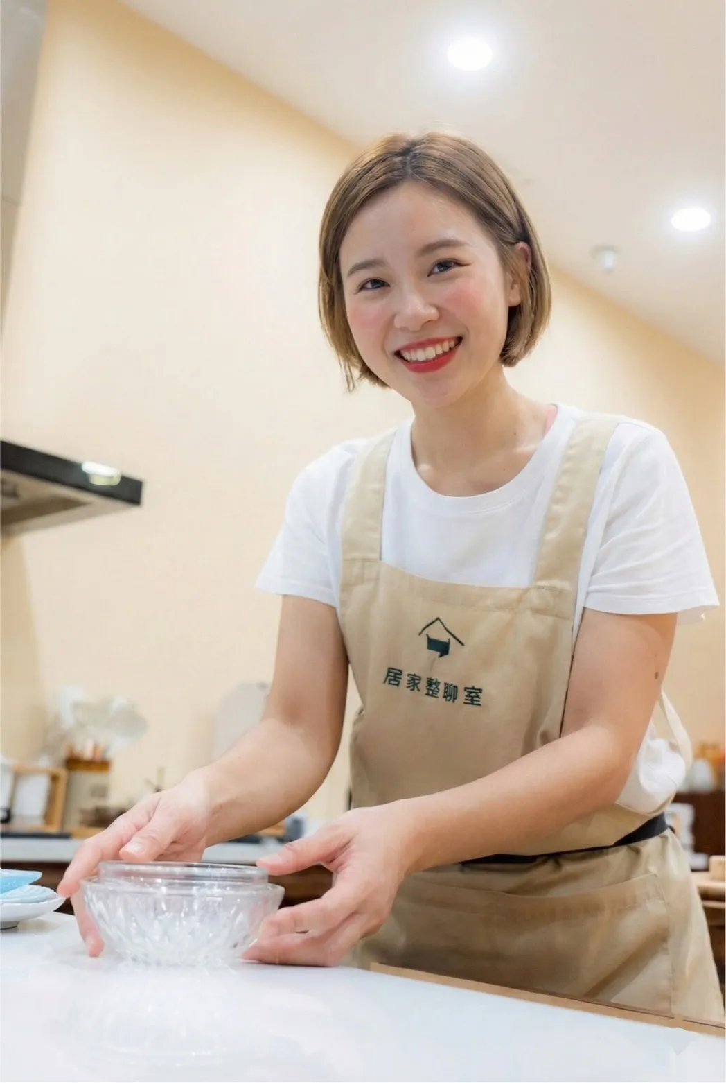 穿著居家整聊室圍裙的整聊師